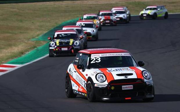 Attianese gareggia a Vallelunga el Mini Challeng Pro 2021